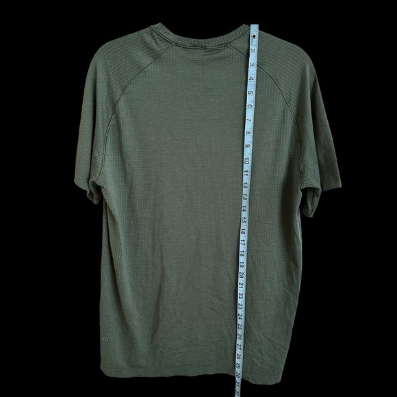 Lululemon Peloton Men’s Large Green Short Sleeve Workout Top Swiftly Tech Active - Picture 3 of 5